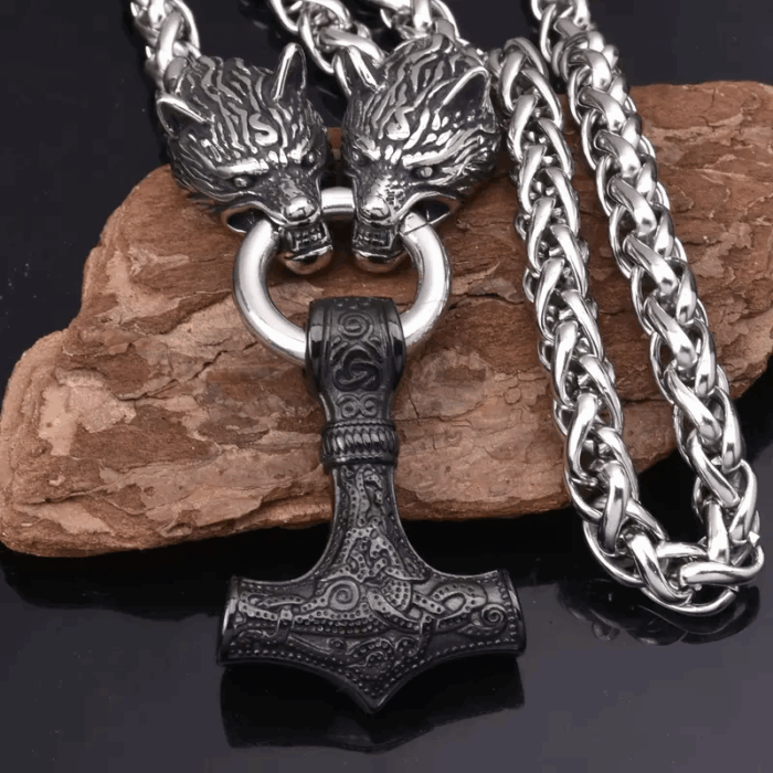 Náhrdelník s príveskom Mjolnir Náhrdelník s príveskom Mjolnir