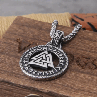 Náhrdelník s príveskom Valknut